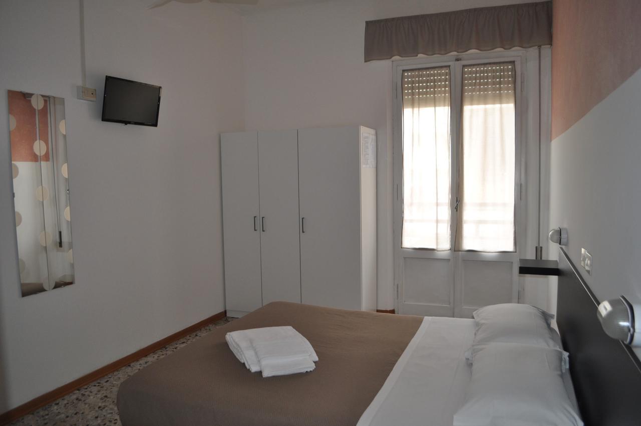 Hotel Urano Cattolica Luaran gambar