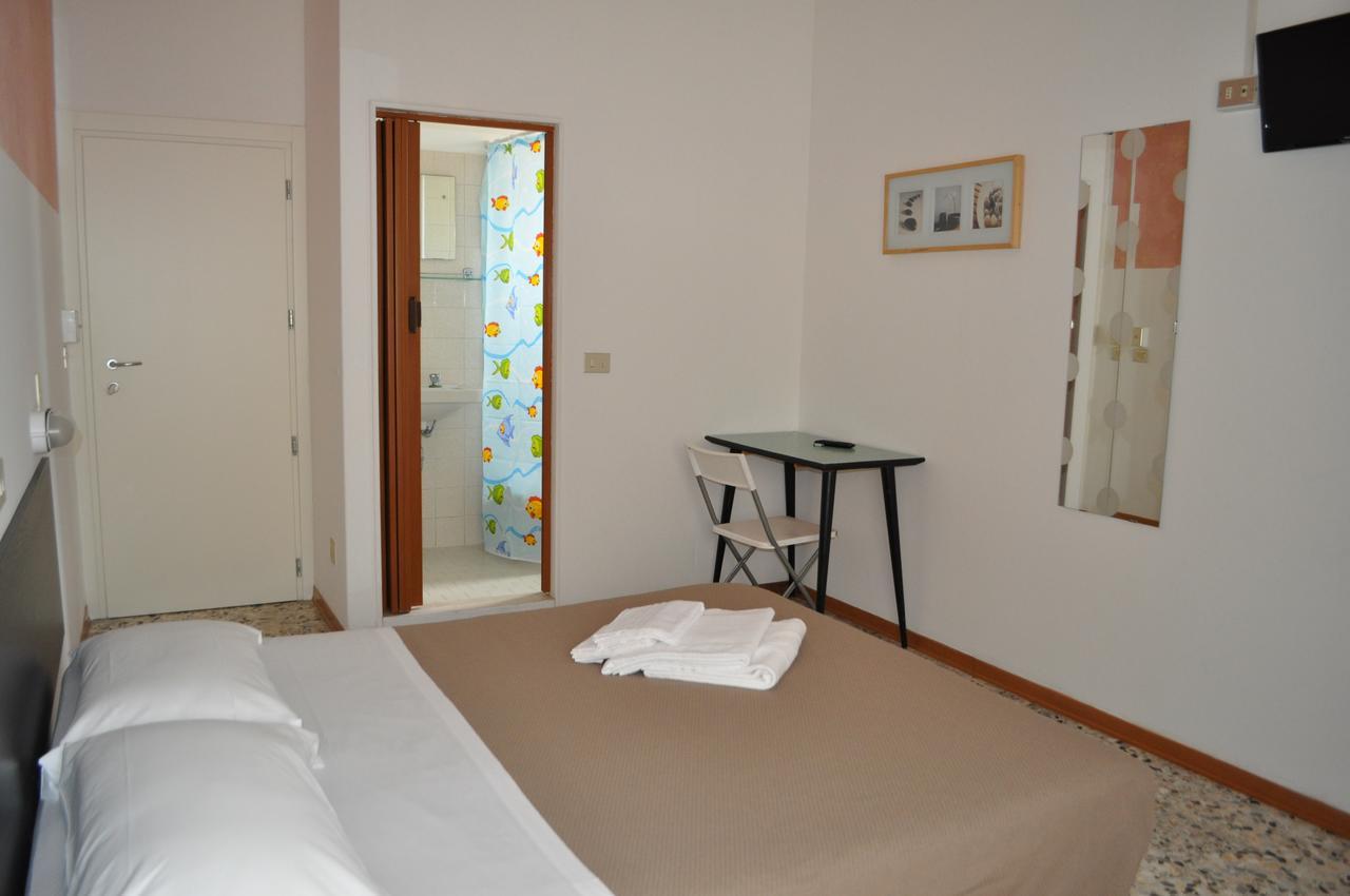 Hotel Urano Cattolica Luaran gambar