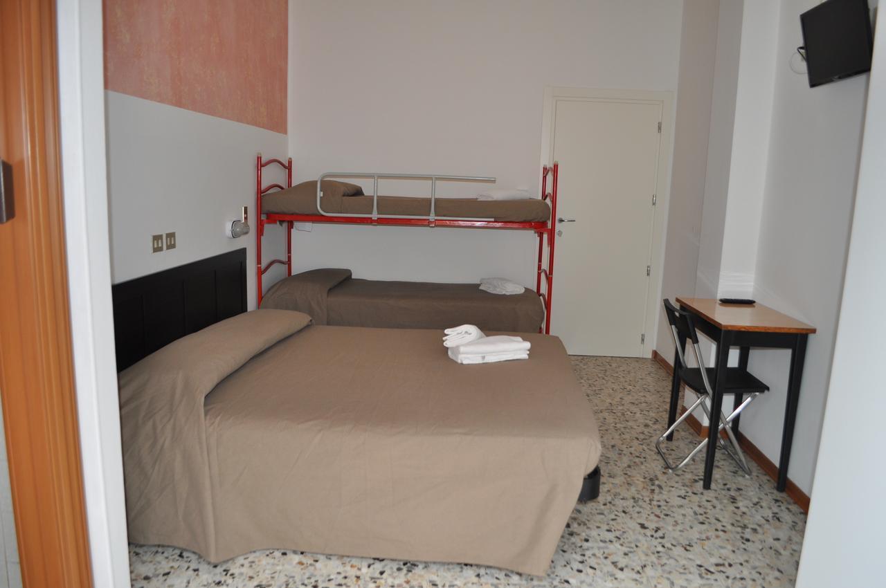 Hotel Urano Cattolica Luaran gambar