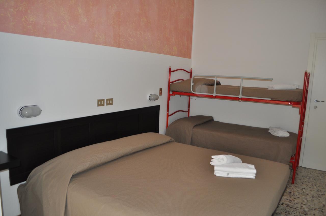 Hotel Urano Cattolica Luaran gambar
