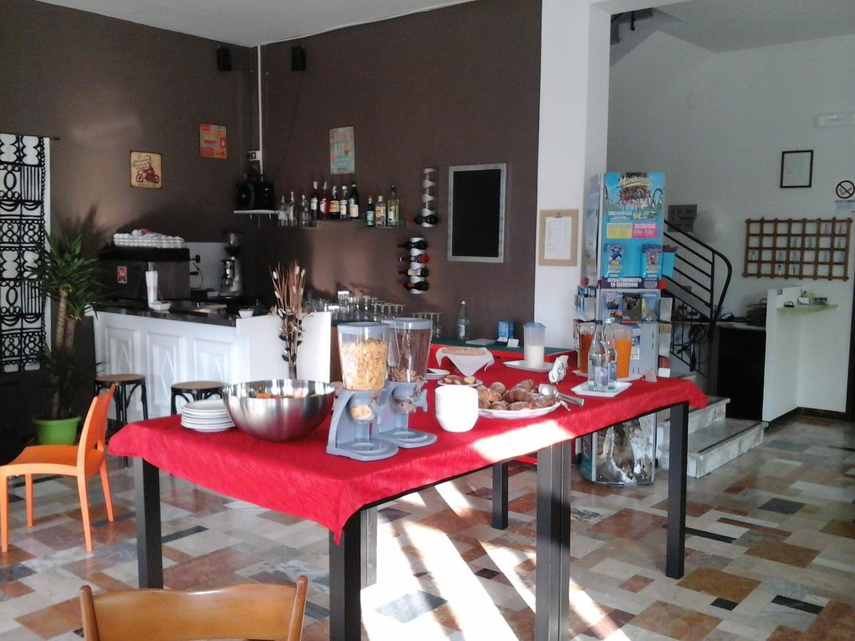 Hotel Urano Cattolica Luaran gambar