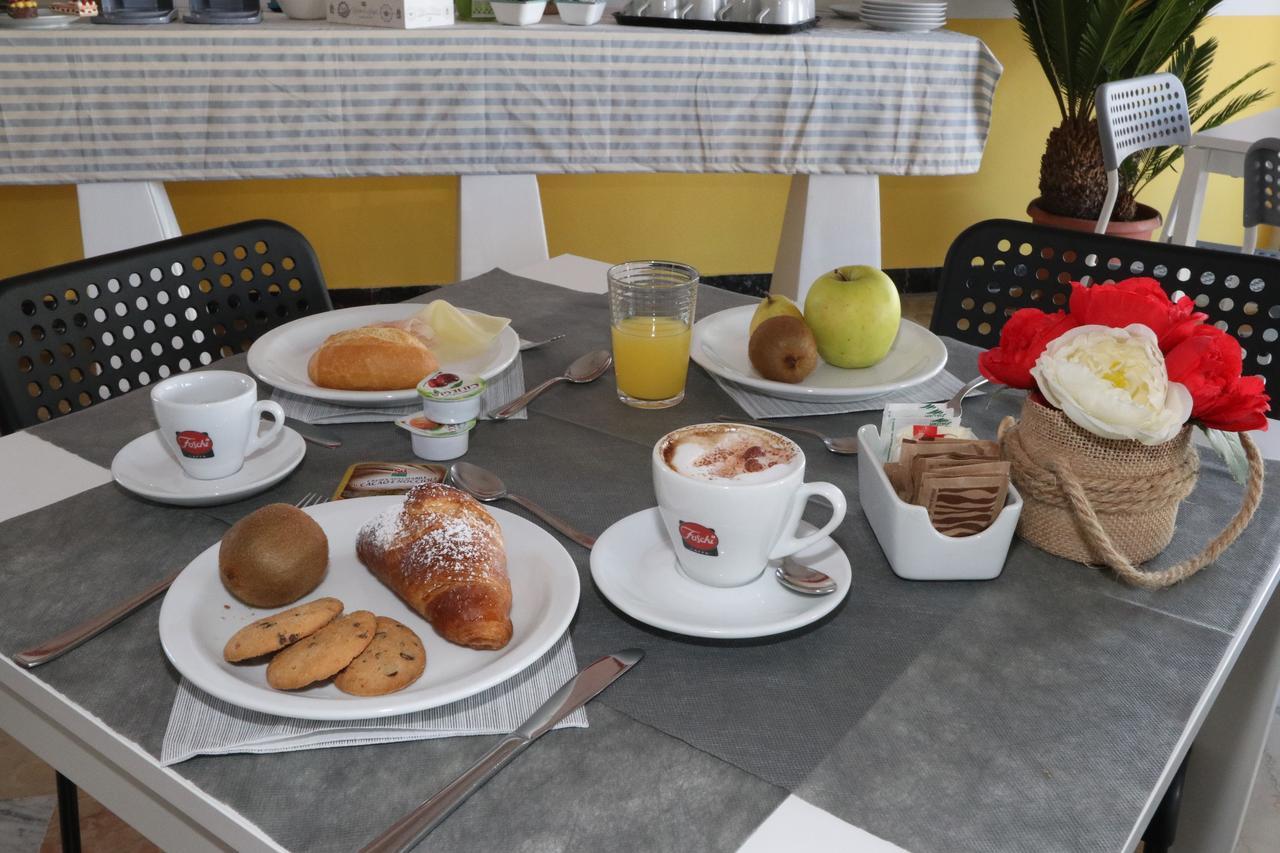 Hotel Urano Cattolica Luaran gambar
