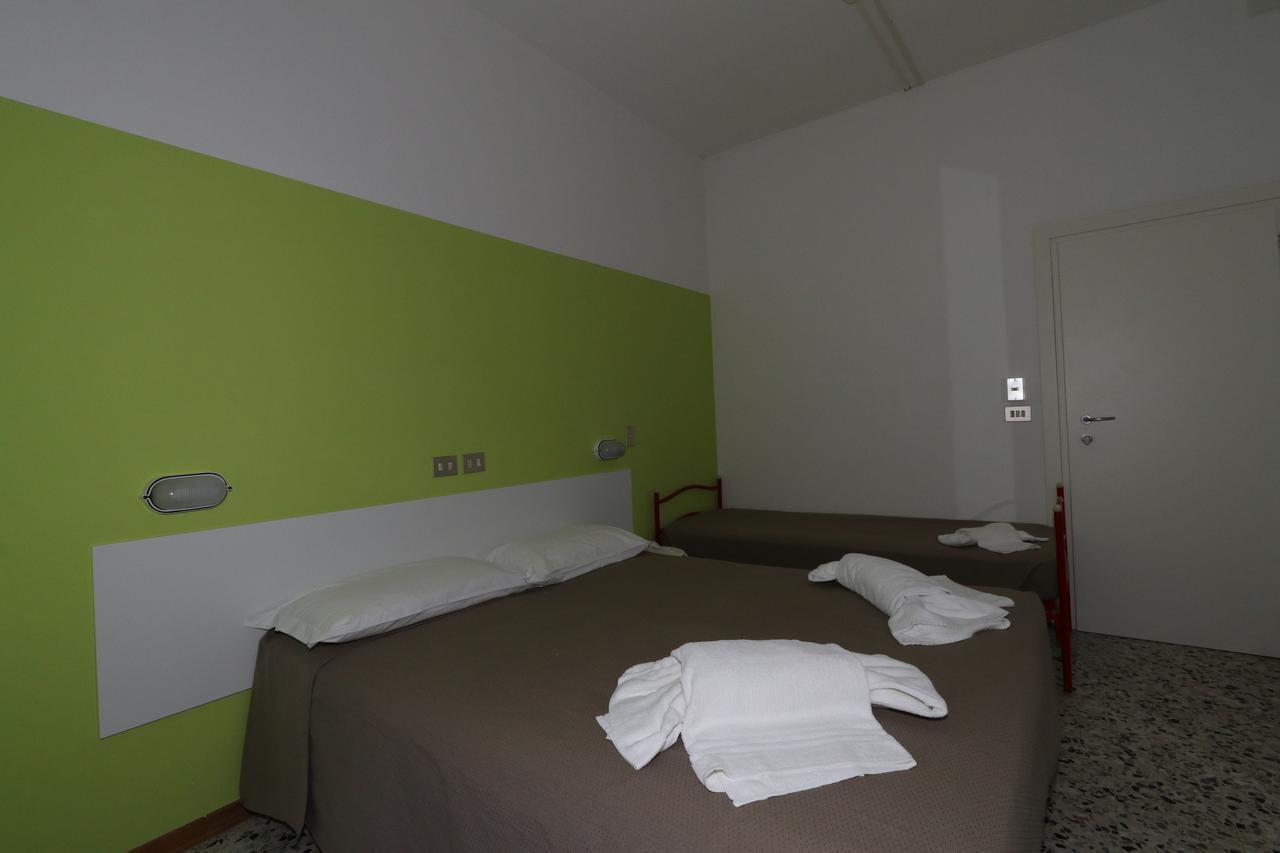 Hotel Urano Cattolica Luaran gambar