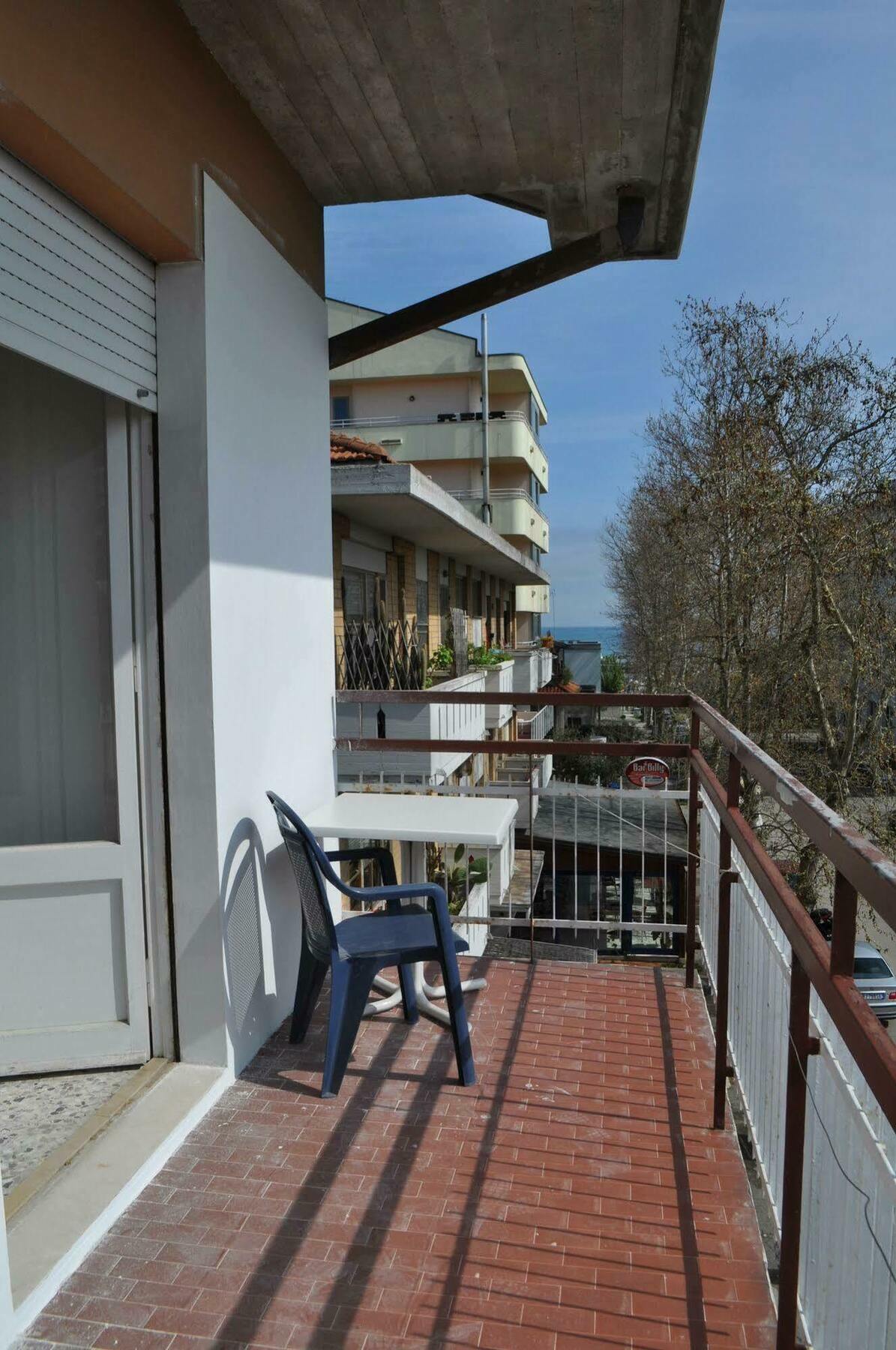 Hotel Urano Cattolica Luaran gambar
