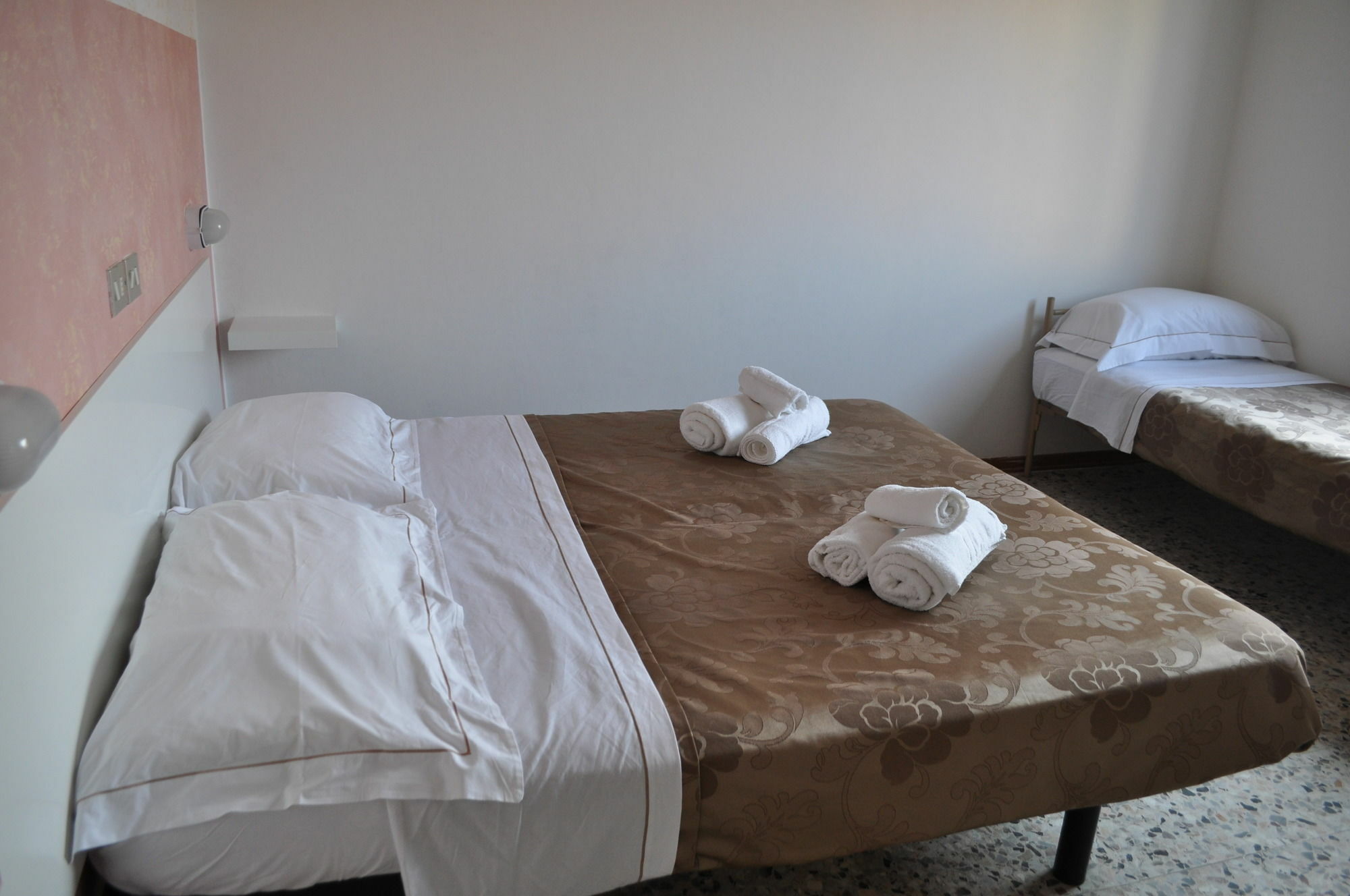 Hotel Urano Cattolica Luaran gambar