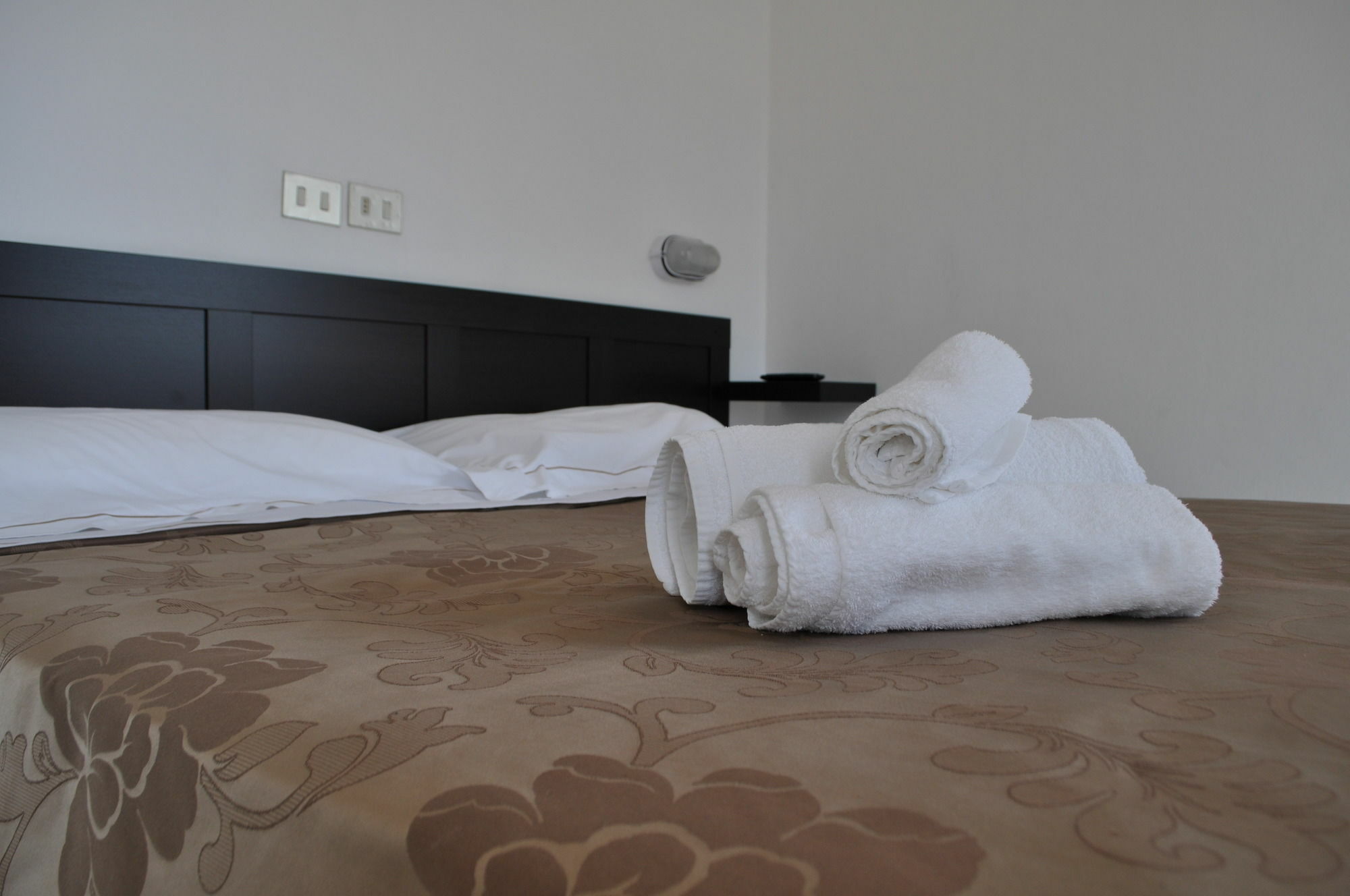 Hotel Urano Cattolica Luaran gambar